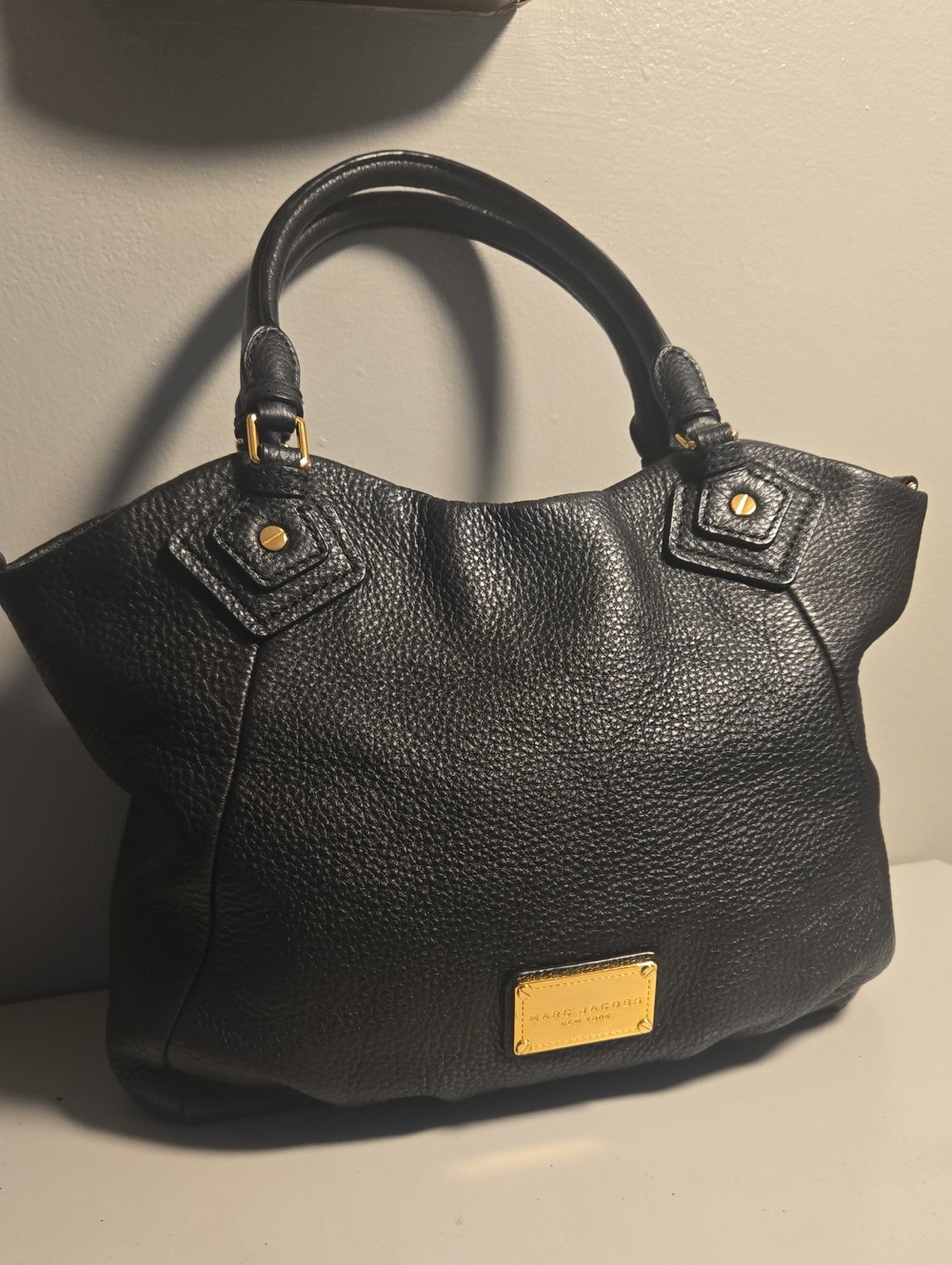 Marc Jacobs Black Pebbled Leather Shoulder Bag with Gold Hardware - Picture 2 of 13